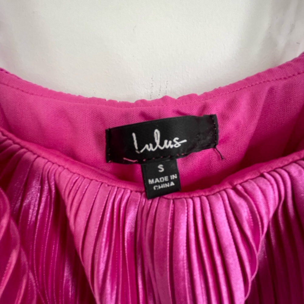 Lulu's Vibrant Pink Layered romper size small - Picture 3 of 7